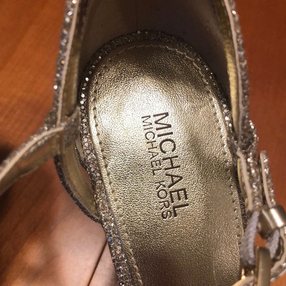 NWOT MICHAEL KORS 6.5 GOLD STILLETOS - Picture 2 of 9